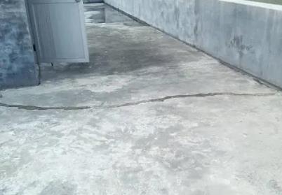 鼎湖楼顶漏水维修公司分享下如何解决卫生间隐蔽部位漏水的问题?